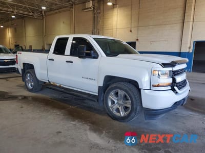 Czwarte zdjęcie samochodu z boku: 2017 CHEVROLET SILVERADO K1500 CUSTOM VIN:1GCVKPEC3HZ142068 - miniatura