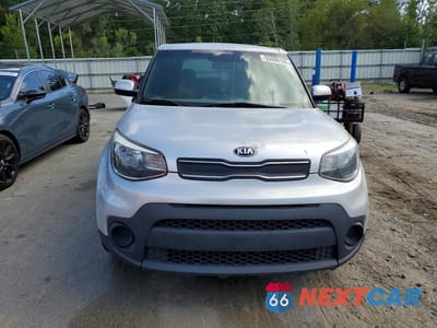 Piąte zdjęcie samochodu w środku: 2018 KIA SOUL BASE VIN:KNDJN2A25J7596961 - miniatura