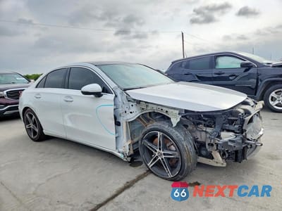 Czwarte zdjęcie samochodu z boku: 2020 MERCEDES-BENZ A 220 VIN:W1K3G4EB1LJ230984 - miniatura