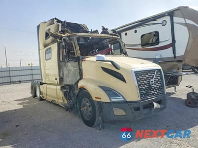 2020 VOLVO VN VNL - SEMI TRUCK 4V4NC9EH8LN249447 - główne zdjęcie licytacji z USA - miniatura