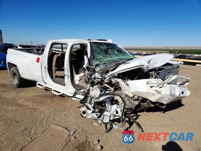 Czwarte zdjęcie samochodu z boku: 2016 GMC SIERRA K3500 DENALI VIN:1GT42YE80GF263556 - miniatura
