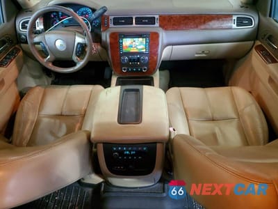 Zdjęcie 8 z 13 samochodu: 2011 CHEVROLET SUBURBAN K1500 LT VIN:1GNSKJE37BR189943 - miniatura