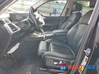 Zdjęcie 7 z 13 samochodu: 2023 BMW X7 XDRIVE40I VIN:5UX23EM04P9R56089 - miniatura