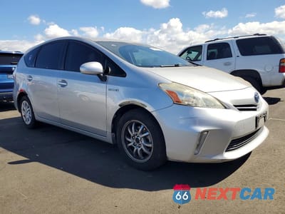 Czwarte zdjęcie samochodu z boku: 2013 TOYOTA PRIUS V THREE VIN:JTDZN3EU1D3197433 - miniatura