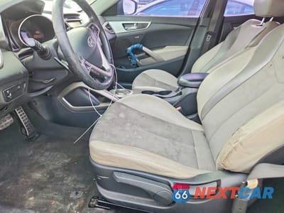 Zdjęcie 7 z 12 samochodu: 2013 HYUNDAI VELOSTER BASE VIN:KMHTC6AD0DU107262 - miniatura