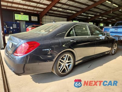 Trzecie zdjęcie samochodu z tyłu: 2015 MERCEDES-BENZ S 550 4MATIC VIN:WDDUG8FB1FA088487 - miniatura