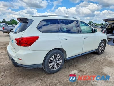 Trzecie zdjęcie samochodu z tyłu: 2019 NISSAN PATHFINDER SV VIN:5N1DR2MN7KC601816 - miniatura