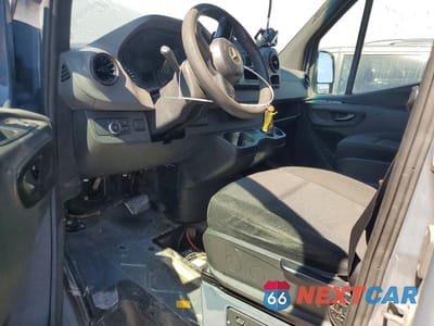Zdjęcie 8 z 12 samochodu: 2019 MERCEDES BENZ SPRINTER 2500 DELIVERY VAN VIN:WD4PF1CD9KP146690 - miniatura