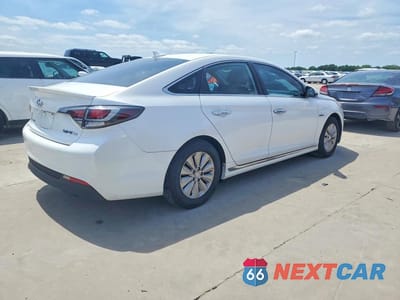 Trzecie zdjęcie samochodu z tyłu: 2017 HYUNDAI SONATA HYBRID SE VIN:KMHE24L15HA058358 - miniatura
