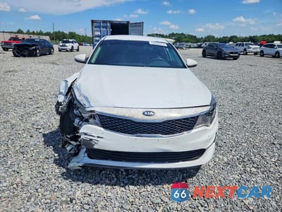 Piąte zdjęcie samochodu w środku: 2018 KIA OPTIMA LX VIN:5XXGT4L3XJG267102 - miniatura