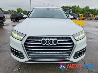 Piąte zdjęcie samochodu w środku: 2019 AUDI Q7 PRESTIGE VIN:WA1VAAF79KD003935 - miniatura