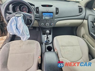Zdjęcie 8 z 12 samochodu: 2010 KIA FORTE EX VIN:KNAFU4A20A5312004 - miniatura