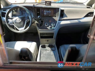 Zdjęcie 8 z 14 samochodu: 2017 TOYOTA SIENNA LE VIN:5TDKZ3DC7HS886962 - miniatura