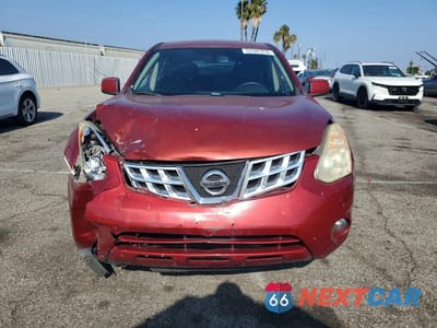 Piąte zdjęcie samochodu w środku: 2013 NISSAN ROGUE S VIN:JN8AS5MV1DW133942 - miniatura