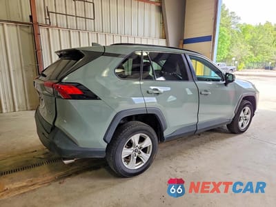 Trzecie zdjęcie samochodu z tyłu: 2020 TOYOTA RAV4 XLE/XLE PREMIUM VIN:2T3W1RFV5LC051042 - miniatura