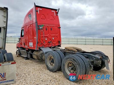 Trzecie zdjęcie samochodu z tyłu: 2022 FREIGHTLINER CASCADIA 126 VIN:1FUJHHDR0NLMX2721 - miniatura