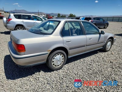 Trzecie zdjęcie samochodu z tyłu: 1992 HONDA ACCORD EX VIN:1HGCB7571NA116297 - miniatura