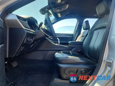 Zdjęcie 7 z 13 samochodu: 2025 JEEP GRAND CHEROKEE LIMITED VIN:1C4RJHBGXSC301518 - miniatura