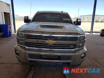 Piąte zdjęcie samochodu w środku: 2017 CHEVROLET SILVERADO K2500 HEAVY DUTY LTZ VIN:1GC1KWEY8HF174245 - miniatura