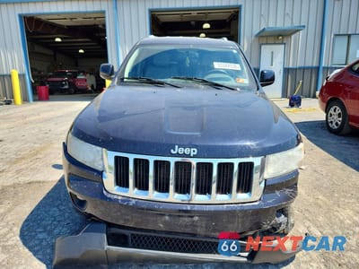 Piąte zdjęcie samochodu w środku: 2011 JEEP GRAND CHEROKEE LAREDO VIN:1J4RR4GG2BC570374 - miniatura