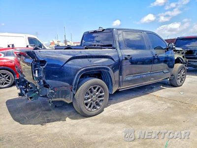 Trzecie zdjęcie samochodu z tyłu: 2024 TOYOTA TUNDRA PLATINUM VIN:5TFNA5DB2RX132421 - miniatura