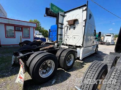 Czwarte zdjęcie samochodu z boku: 2016 FREIGHTLINER CASCADIA TRUCKS SEMI TRUCK VIN:1FUJGLD5XGLGZ6023 - miniatura