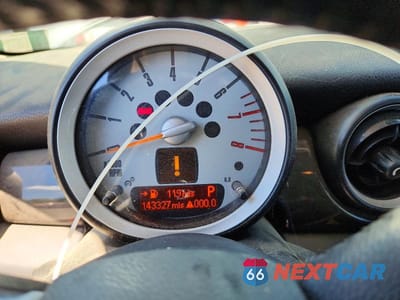 Zdjęcie 9 z 14 samochodu: 2010 MINI COOPER CLUBMAN VIN:WMWML3C57ATX38960 - miniatura