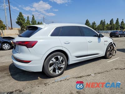 Trzecie zdjęcie samochodu z tyłu: 2022 AUDI E-TRON PREMIUM VIN:WA1AAAGE9NB024506 - miniatura