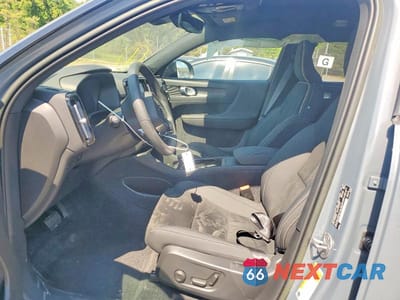 Zdjęcie 7 z 14 samochodu: 2023 VOLVO XC40 RECHARGE PLUS VIN:YV4ED3UW1P2971157 - miniatura