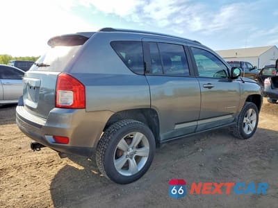 Trzecie zdjęcie samochodu z tyłu: 2011 JEEP COMPASS SPORT VIN:1J4NT1FB9BD245705 - miniatura