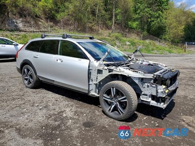 Czwarte zdjęcie samochodu z boku: 2018 VOLVO V90 CROSS COUNTRY T5 MOMENTUM VIN:YV4102NK8J1028325 - miniatura
