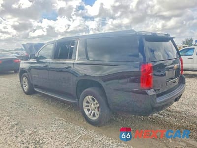 Drugie zdjęcie samochodu z przodu: 2017 CHEVROLET SUBURBAN C1500 LT VIN:1GNSCHKC7HR371919 - miniatura