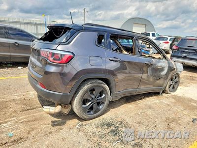 Trzecie zdjęcie samochodu z tyłu: 2020 JEEP COMPASS LATITUDE VIN:3C4NJCBB1LT105236 - miniatura