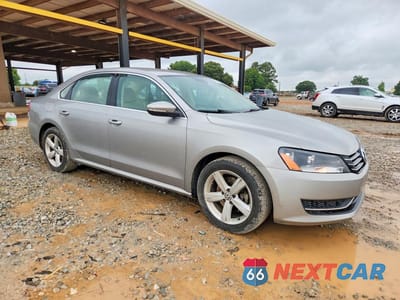 Czwarte zdjęcie samochodu z boku: 2012 VOLKSWAGEN PASSAT SE VIN:1VWBH7A34CC102548 - miniatura