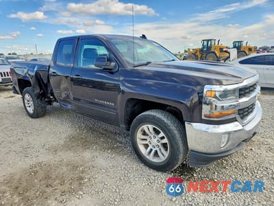 Czwarte zdjęcie samochodu z boku: 2018 CHEVROLET SILVERADO K1500 LT VIN:1GCVKREC5JZ237619 - miniatura