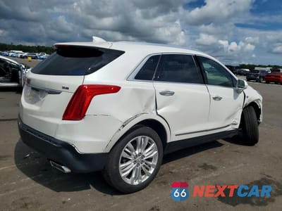 Trzecie zdjęcie samochodu z tyłu: 2019 CADILLAC XT5 PREMIUM LUXURY VIN:1GYKNERS7KZ289589 - miniatura