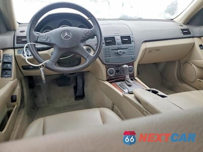 Zdjęcie 8 z 12 samochodu: 2010 MERCEDES-BENZ C 300 VIN:WDDGF5EB0AR111980 - miniatura