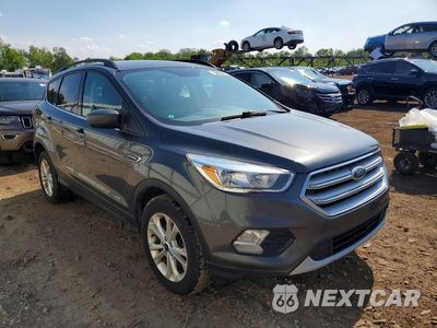 Czwarte zdjęcie samochodu z boku: 2018 FORD ESCAPE SE VIN:1FMCU9GD3JUB76285 - miniatura