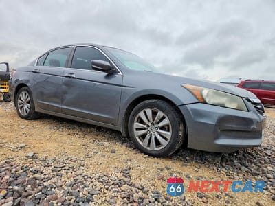 Czwarte zdjęcie samochodu z boku: 2011 HONDA ACCORD EXL VIN:1HGCP2F82BA106837 - miniatura