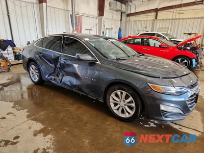 Czwarte zdjęcie samochodu z boku: 2019 CHEVROLET MALIBU LT VIN:1G1ZD5ST1KF176354 - miniatura