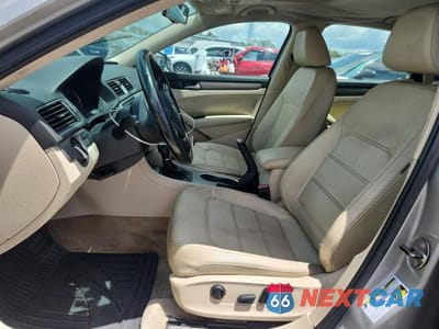 Zdjęcie 7 z 12 samochodu: 2014 VOLKSWAGEN PASSAT SE VIN:1VWBT7A32EC057871 - miniatura