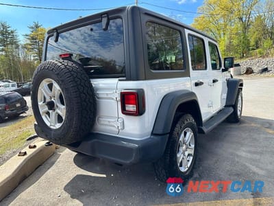 Trzecie zdjęcie samochodu z tyłu: 2018 JEEP WRANGLER UNLIMITED SPORT VIN:1C4HJXDG5JW162480 - miniatura