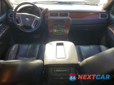 Zdjęcie 8 z 12 samochodu: 2013 CHEVROLET SUBURBAN C1500 LT VIN:1GNSCJE02DR218173 - miniatura