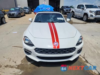 Piąte zdjęcie samochodu w środku: 2019 FIAT 124 SPIDER CLASSICA VIN:JC1NFAEK8K0141435 - miniatura