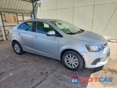 Czwarte zdjęcie samochodu z boku: 2017 CHEVROLET SONIC LT VIN:1G1JD5SH9H4140179 - miniatura
