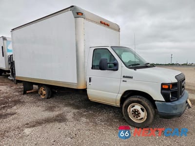 Czwarte zdjęcie samochodu z boku: 2012 FORD E350 BOX TRUCK VIN:1FDSE3FL6CDB14624 - miniatura