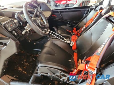 Piąte zdjęcie samochodu w środku: 2023 CAN-AM MAVERICK X3 MAX X RS TURBO RR - DUNE BUGGY VIN:3JBVKAV24PE000930 - miniatura