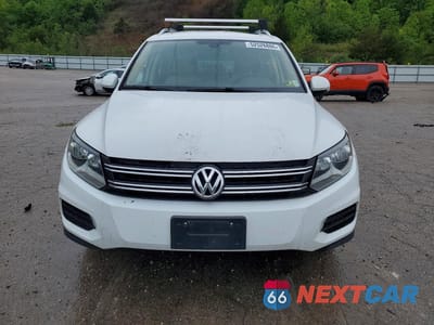 Piąte zdjęcie samochodu w środku: 2017 VOLKSWAGEN TIGUAN WOLFSBURG VIN:WVGSV7AXXHK020198 - miniatura