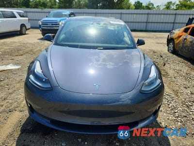 Piąte zdjęcie samochodu w środku: 2023 TESLA MODEL 3 VIN:5YJ3E1EA3PF658283 - miniatura