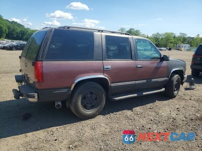 Trzecie zdjęcie samochodu z tyłu: 1996 CHEVROLET TAHOE K1500 VIN:1GNEK13R4TJ415764 - miniatura